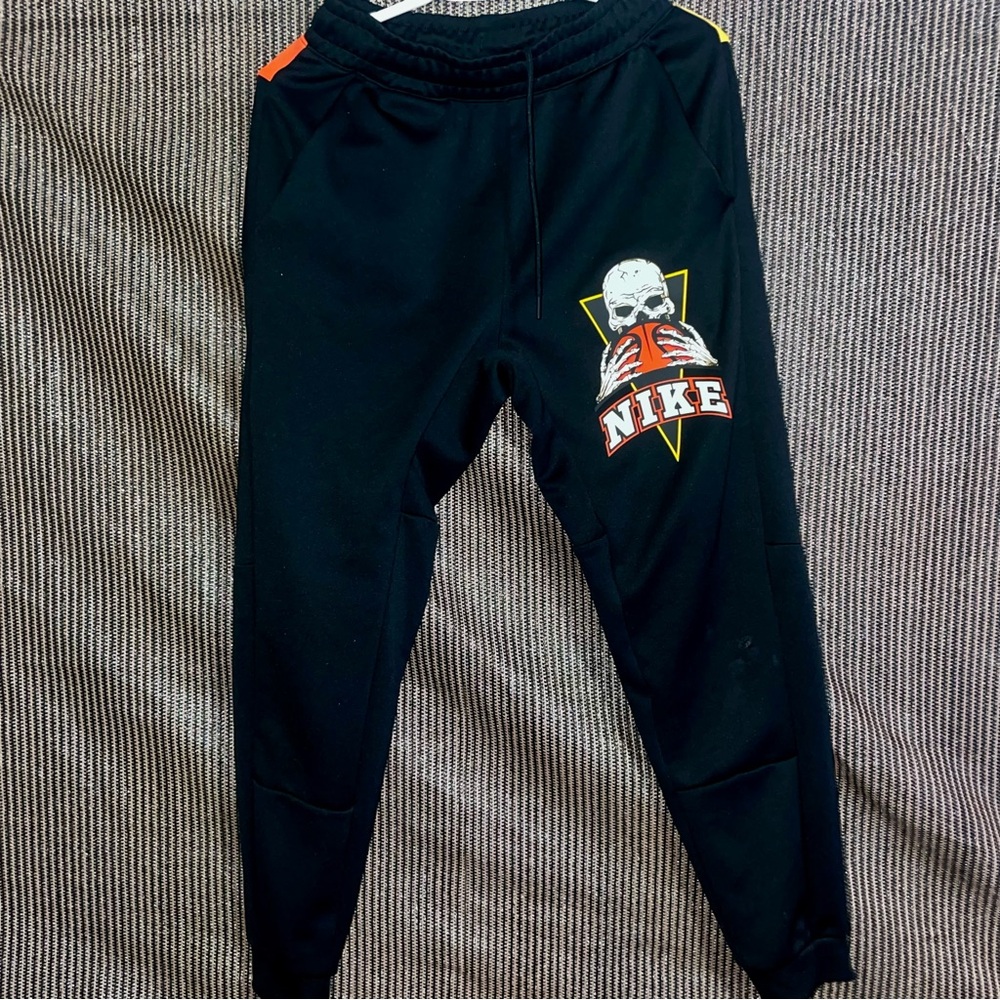 Nike Men's XL TE Frenzy Joggers Black Orange Skull Basketball  DR9820-010 small